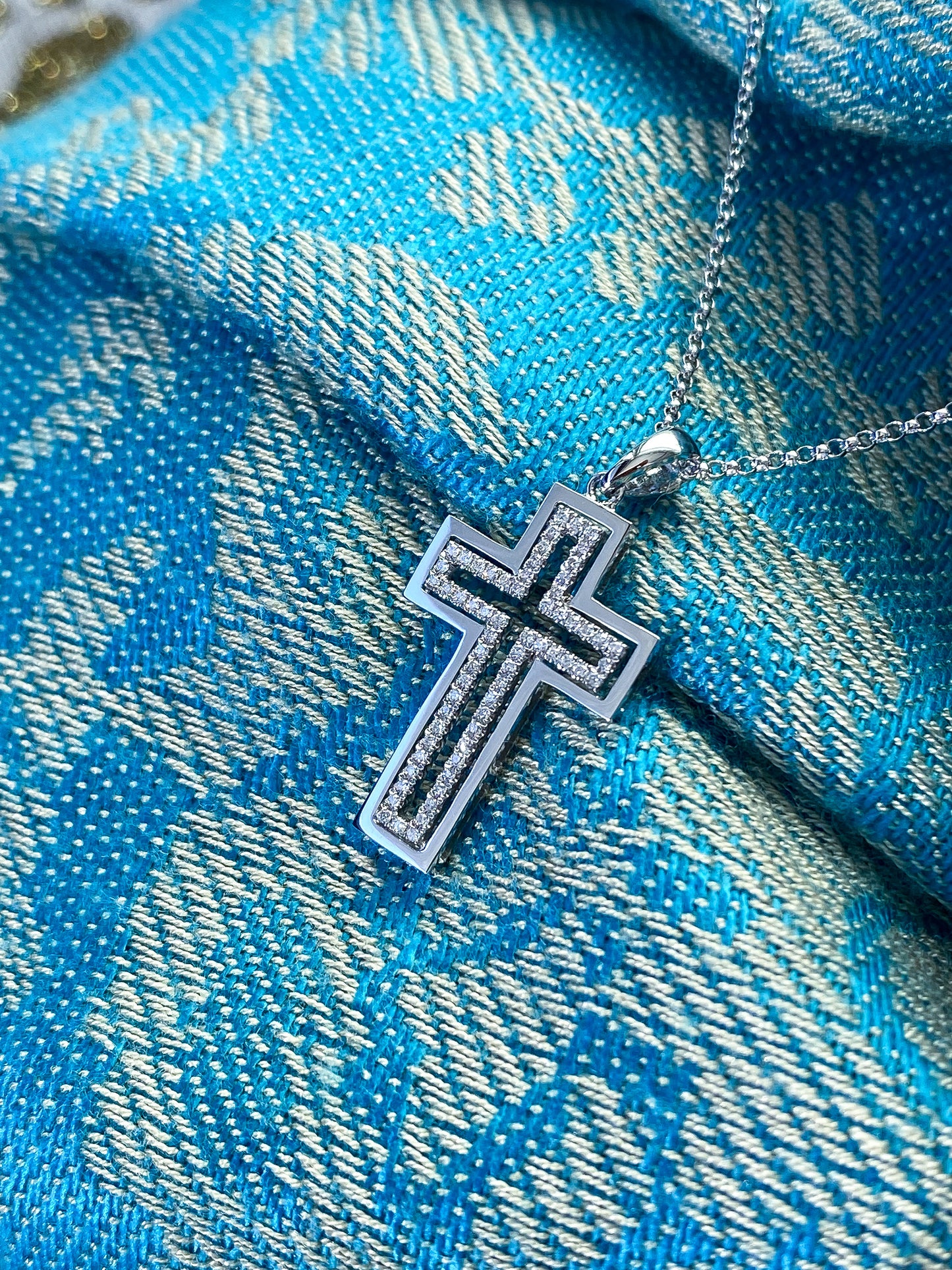 Diamond Cross Pendant in 18K White Gold #221