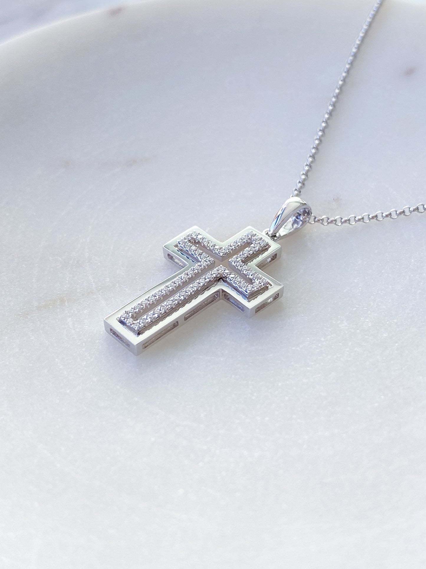 Diamond Cross Pendant in 18K White Gold #221