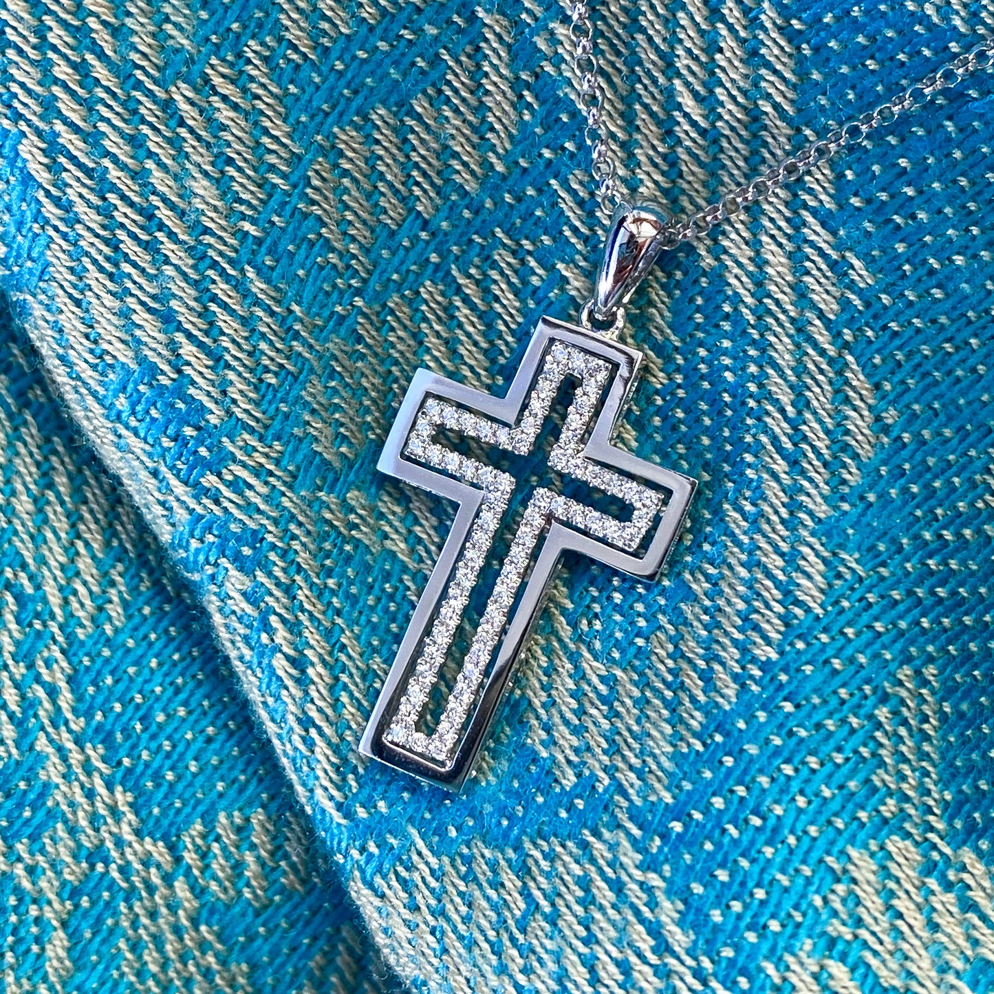 Diamond Cross Pendant in 18K White Gold #221